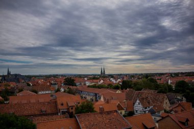 Güneşli bir sonbahar gününde Harz dağlarda İnceleme