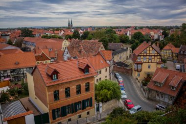 Güneşli bir sonbahar gününde Harz dağlarda İnceleme