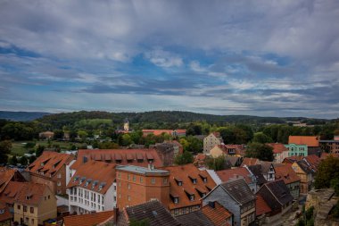 Güneşli bir sonbahar gününde Harz dağlarda İnceleme