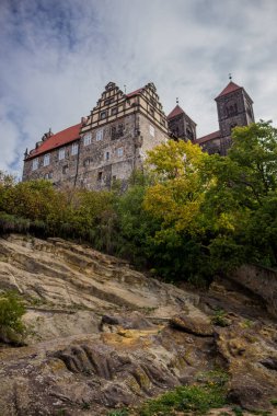 Güneşli bir sonbahar gününde Harz dağlarda İnceleme