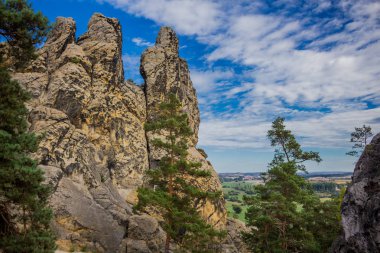 Güneşli bir sonbahar gününde Harz dağlarda İnceleme