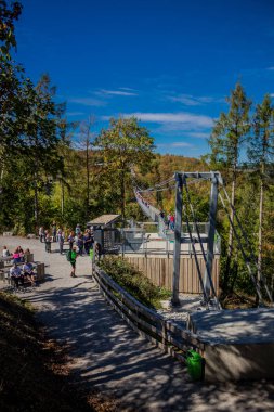 Güneşli bir sonbahar gününde Harz dağlarda İnceleme