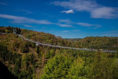 Güneşli bir sonbahar gününde Harz dağlarda İnceleme