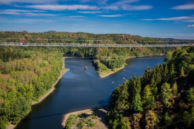 Güneşli bir sonbahar gününde Harz dağlarda İnceleme