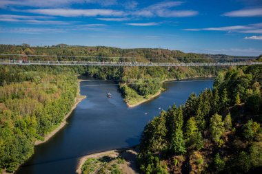 Güneşli bir sonbahar gününde Harz dağlarda İnceleme