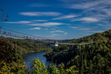 Güneşli bir sonbahar gününde Harz dağlarda İnceleme