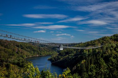 Güneşli bir sonbahar gününde Harz dağlarda İnceleme
