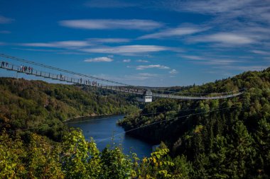 Güneşli bir sonbahar gününde Harz dağlarda İnceleme