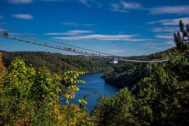 Güneşli bir sonbahar gününde Harz dağlarda İnceleme