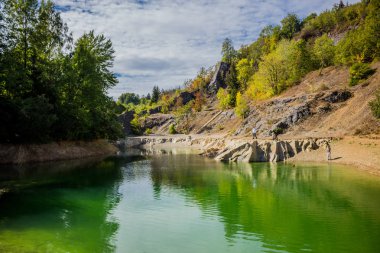 Güneşli bir sonbahar gününde Harz dağlarda İnceleme