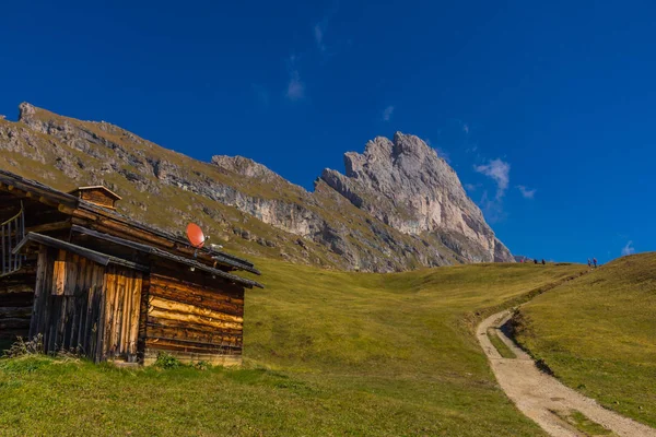 ⬇ Скачать Картинки Хижина Доломитов, Стоковые Фото Хижина.
