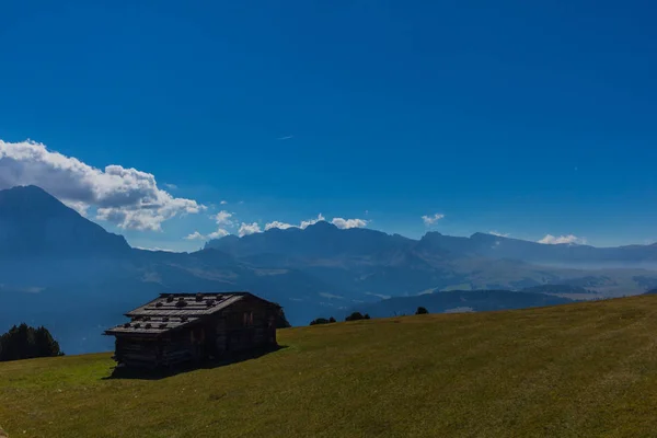 自然公園の美しい南チロル Seceda 未修復の途中 — ストック写真