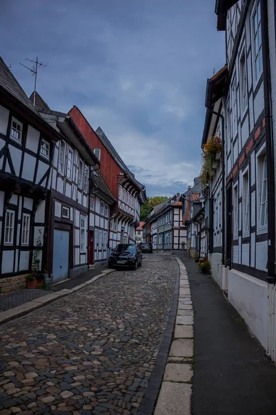 Güneşli bir sonbahar gününde Harz dağlarda İnceleme