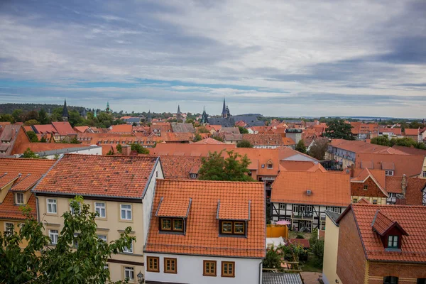 Güneşli bir sonbahar gününde Harz dağlarda İnceleme