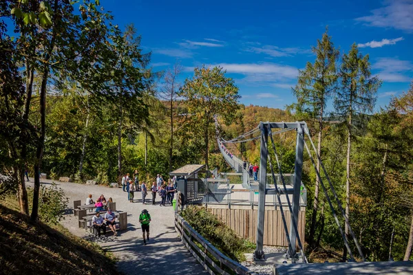 Güneşli bir sonbahar gününde Harz dağlarda İnceleme