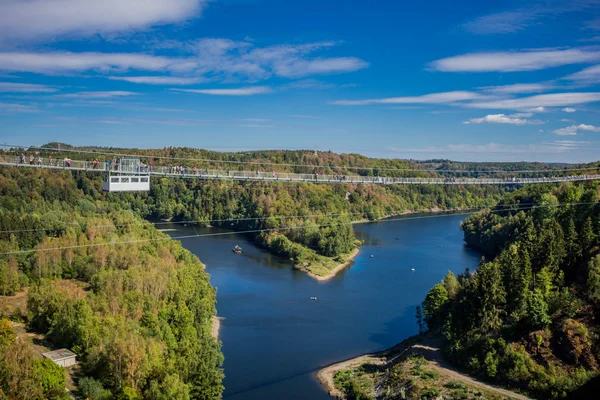 Güneşli bir sonbahar gününde Harz dağlarda İnceleme
