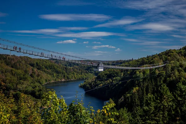 Güneşli bir sonbahar gününde Harz dağlarda İnceleme