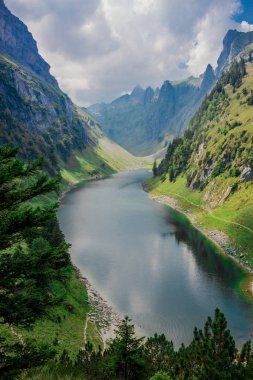güzel Appenzell dağ bölgesi boyunca keşif turu