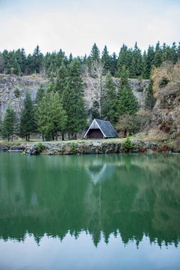 yolda Thuringian Ormanı