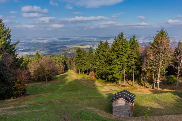 yolda Thuringian Ormanı