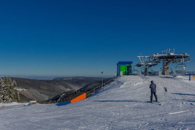 kış güneş ışığı ile Thuringian Forest büyüye