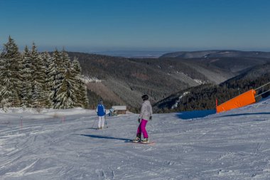 kış güneş ışığı ile Thuringian Forest büyüye