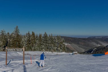 kış güneş ışığı ile Thuringian Forest büyüye