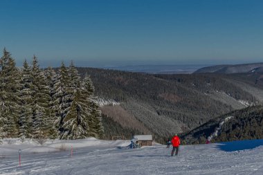 kış güneş ışığı ile Thuringian Forest büyüye