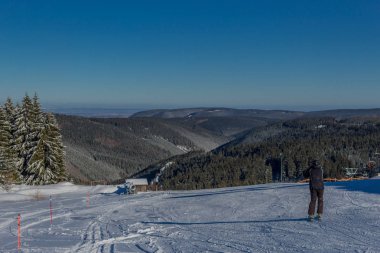 kış güneş ışığı ile Thuringian Forest büyüye