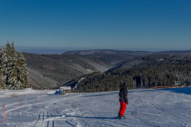 kış güneş ışığı ile Thuringian Forest büyüye