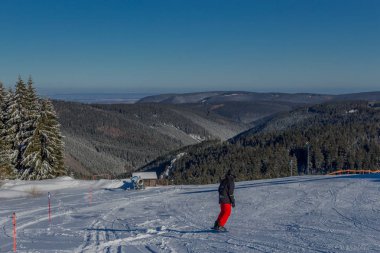 kış güneş ışığı ile Thuringian Forest büyüye