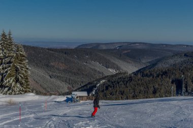 kış güneş ışığı ile Thuringian Forest büyüye