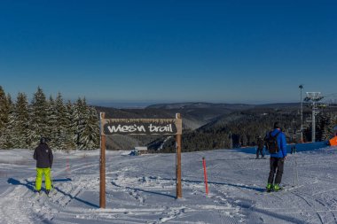 kış güneş ışığı ile Thuringian Forest büyüye