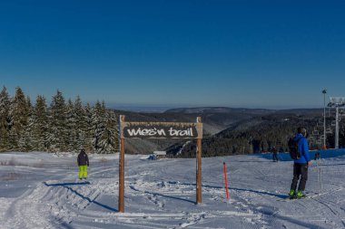 kış güneş ışığı ile Thuringian Forest büyüye