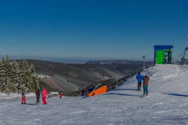 kış güneş ışığı ile Thuringian Forest büyüye