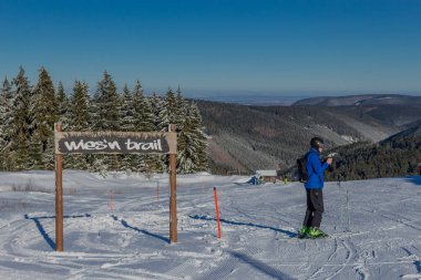 kış güneş ışığı ile Thuringian Forest büyüye
