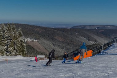 kış güneş ışığı ile Thuringian Forest büyüye