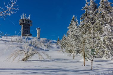 kış güneş ışığı ile Thuringian Forest büyüye