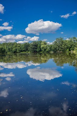 Demiryolu Köprüsü güzel göl manzara Ilmtal vadide