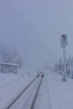 yolda kış manzara ile güzel harz içinde
