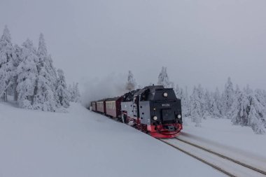 yolda kış manzara ile güzel harz içinde