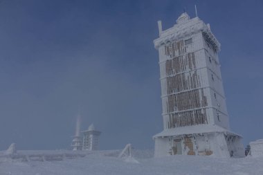 yolda kış manzara ile güzel harz içinde