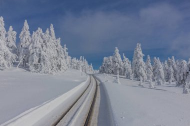 yolda kış manzara ile güzel harz içinde