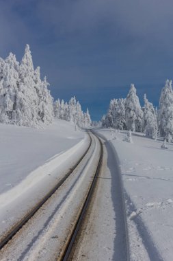 yolda kış manzara ile güzel harz içinde