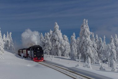 yolda kış manzara ile güzel harz içinde