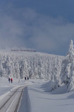 yolda kış manzara ile güzel harz içinde