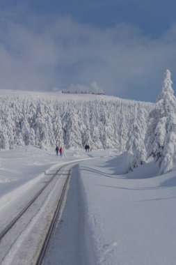 yolda kış manzara ile güzel harz içinde