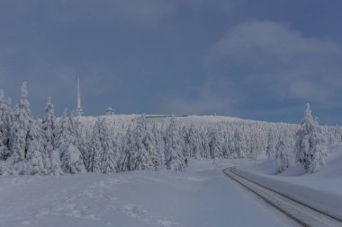 yolda kış manzara ile güzel harz içinde