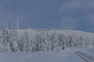 yolda kış manzara ile güzel harz içinde