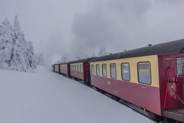 Sur Chemin Dans Paysage Hivernal Travers Magnifique Harz — Photo